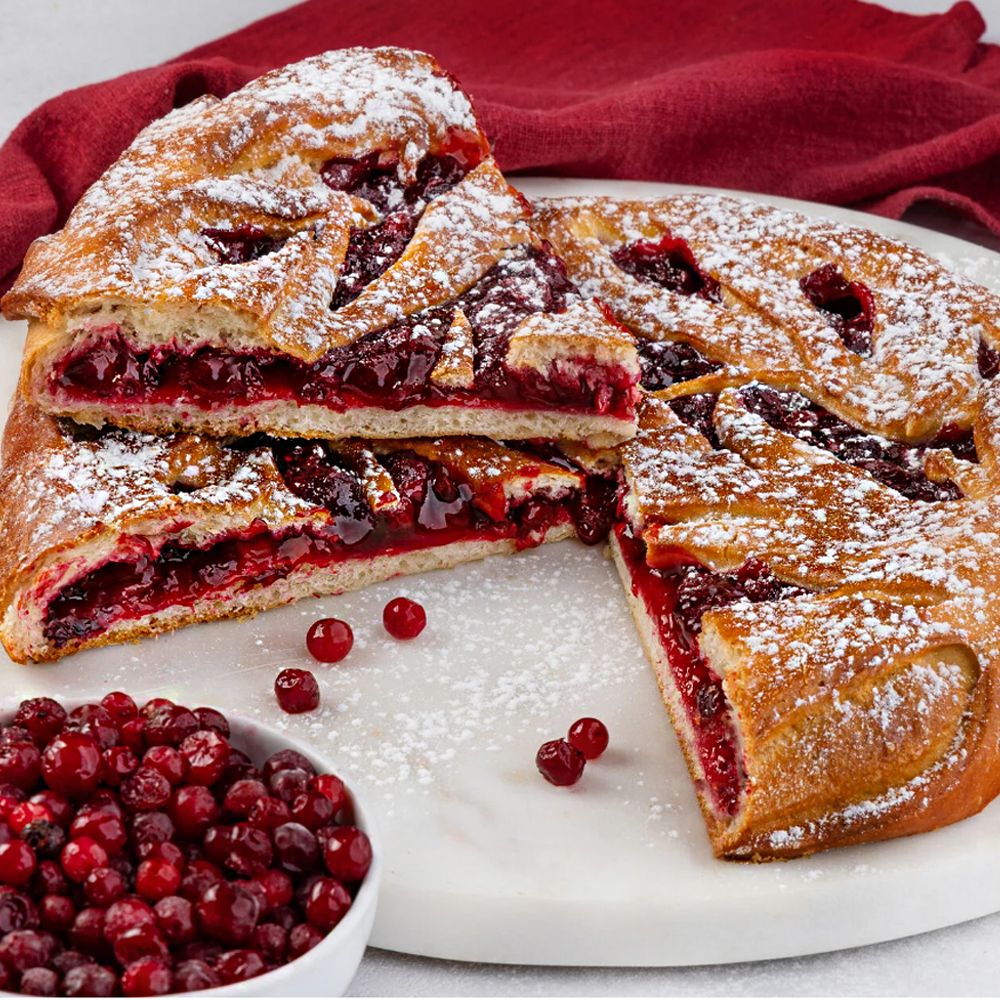 Пирог «С Брусникой (круглый)», фото из каталога — Москва